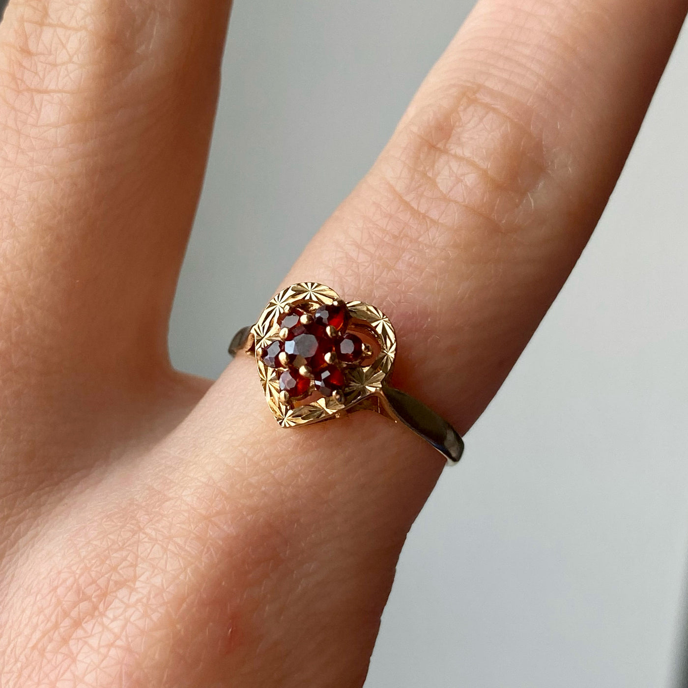 9ct Gold Garnet Cluster & Starburst Heart Halo Ring