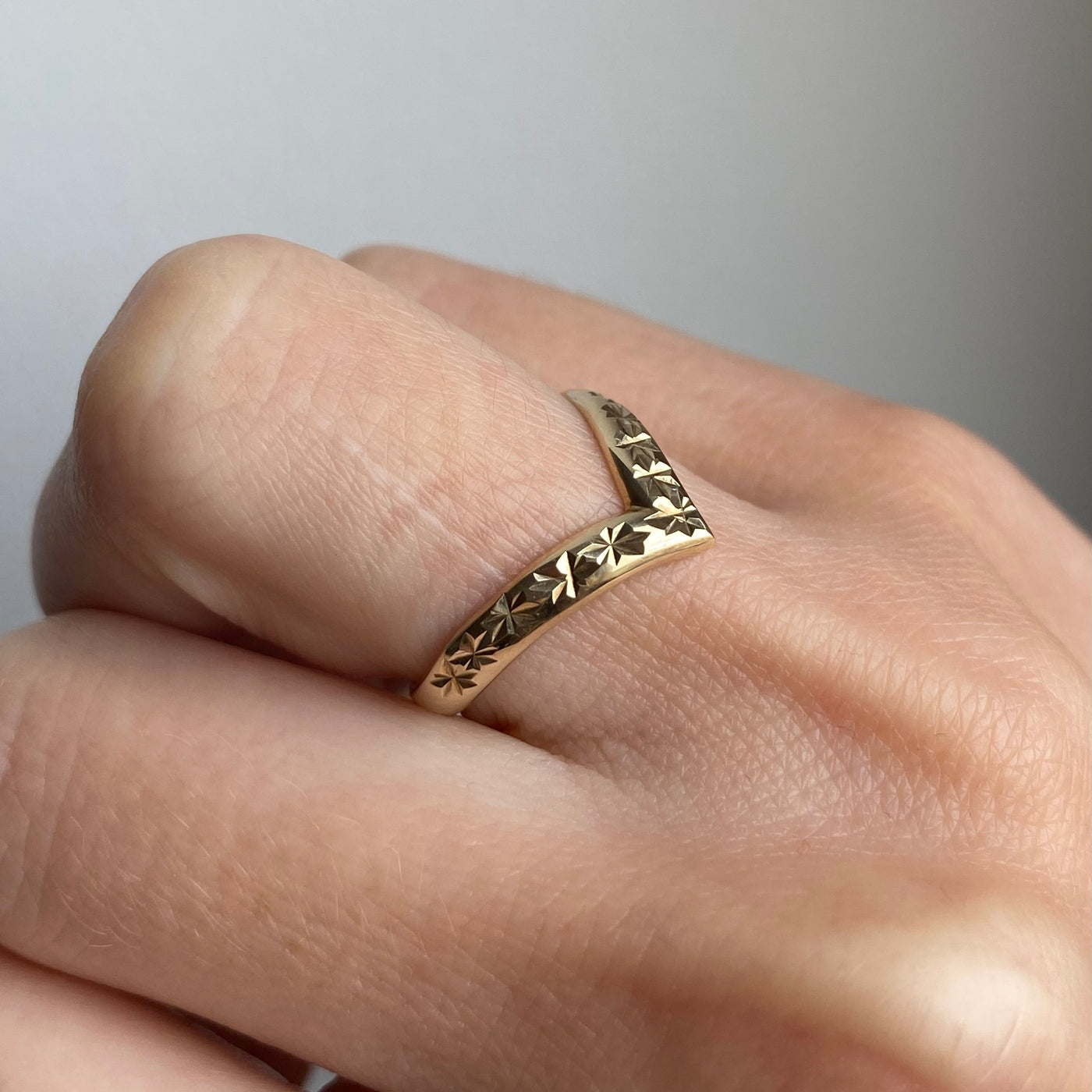 9ct Gold Starburst Wishbone Ring