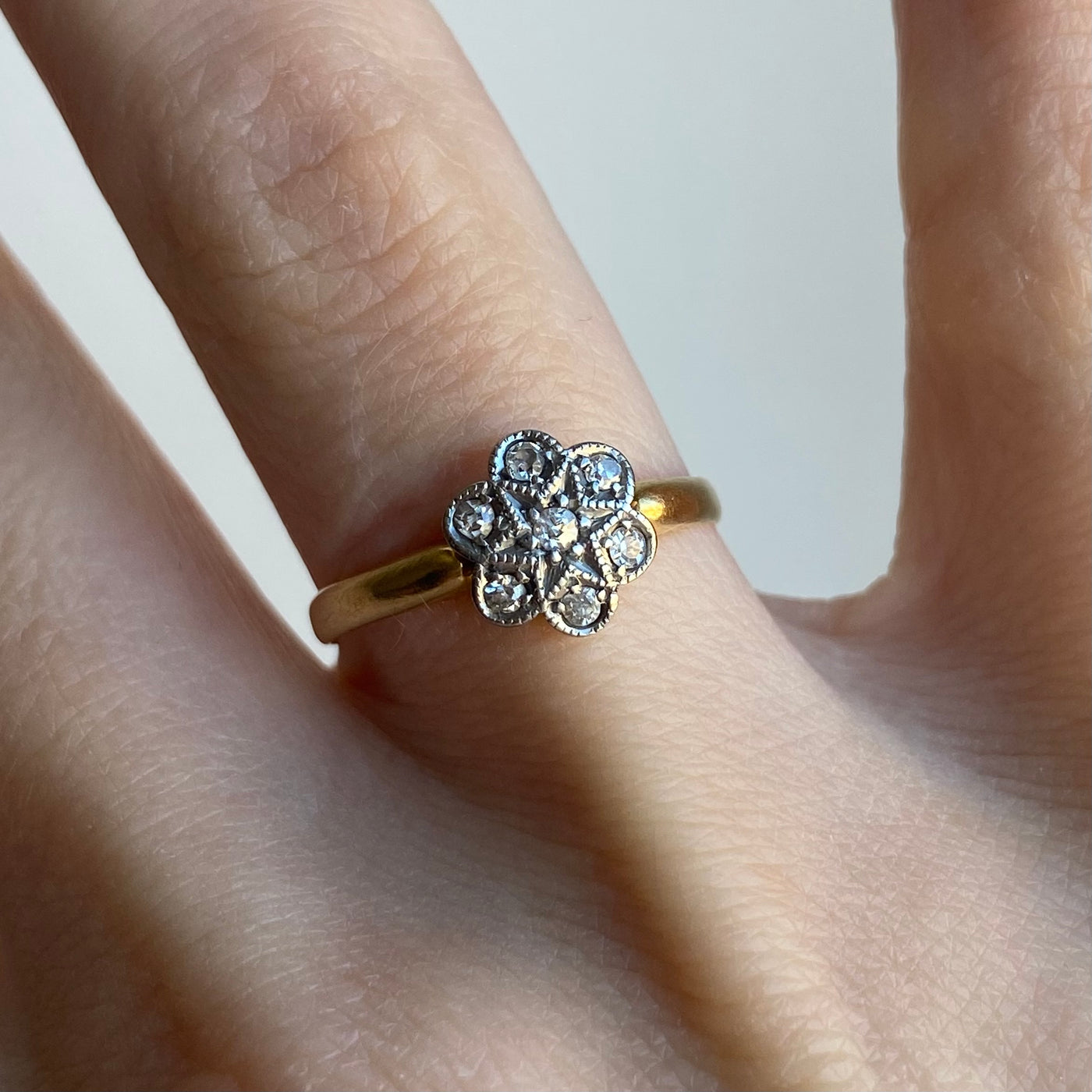 18ct Gold Diamond Daisy Star Ring