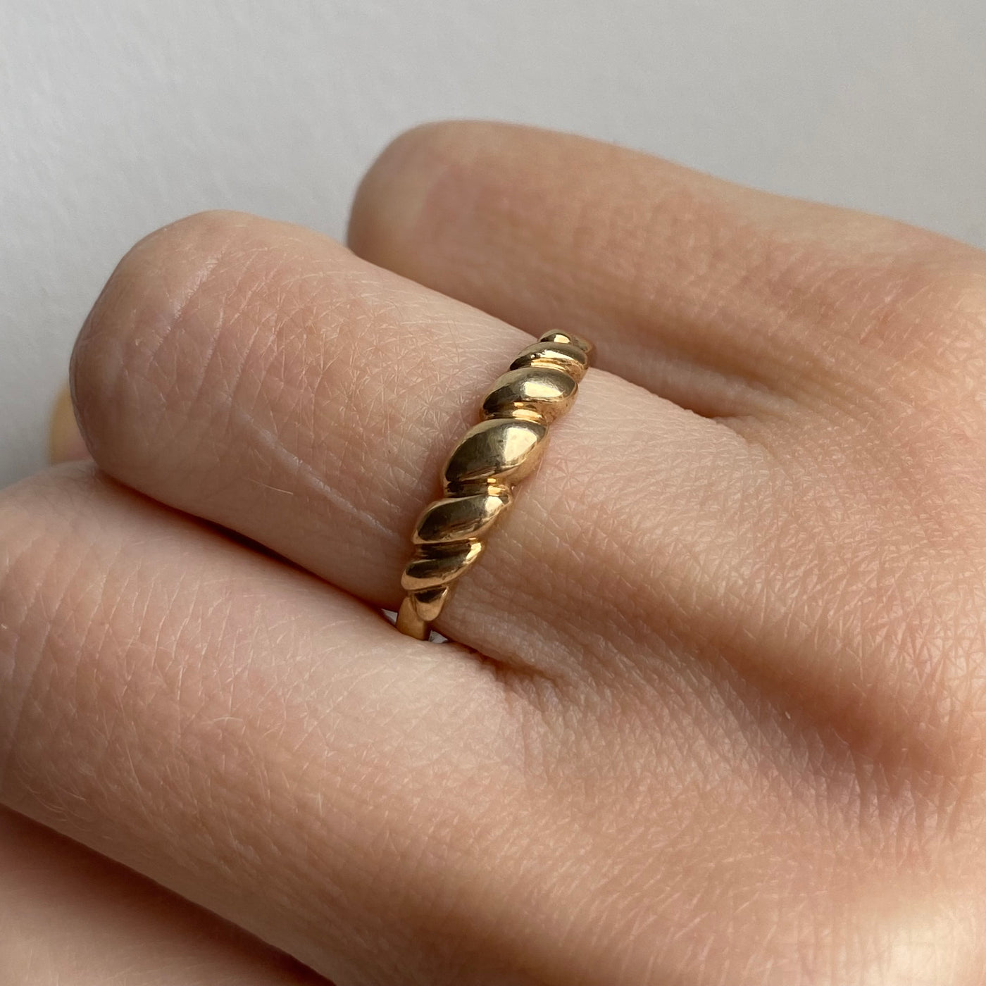 9ct Gold Twist Swirl Ring