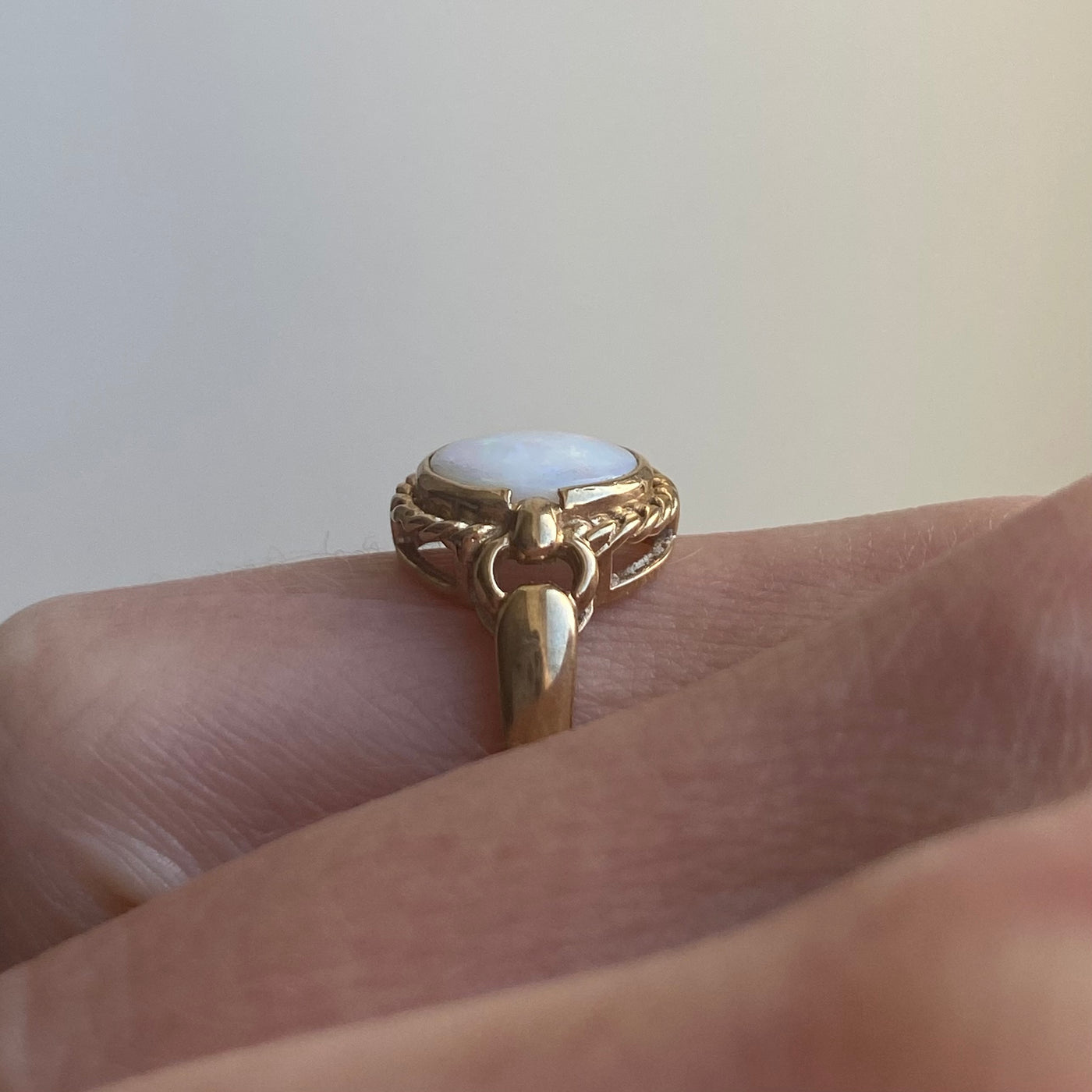 9ct Gold Oval Opal Ring