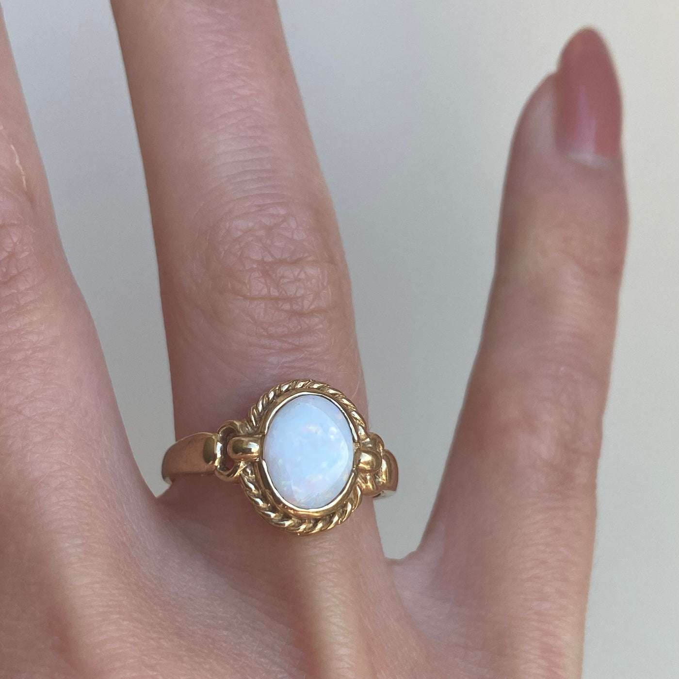 9ct Gold Oval Opal Ring