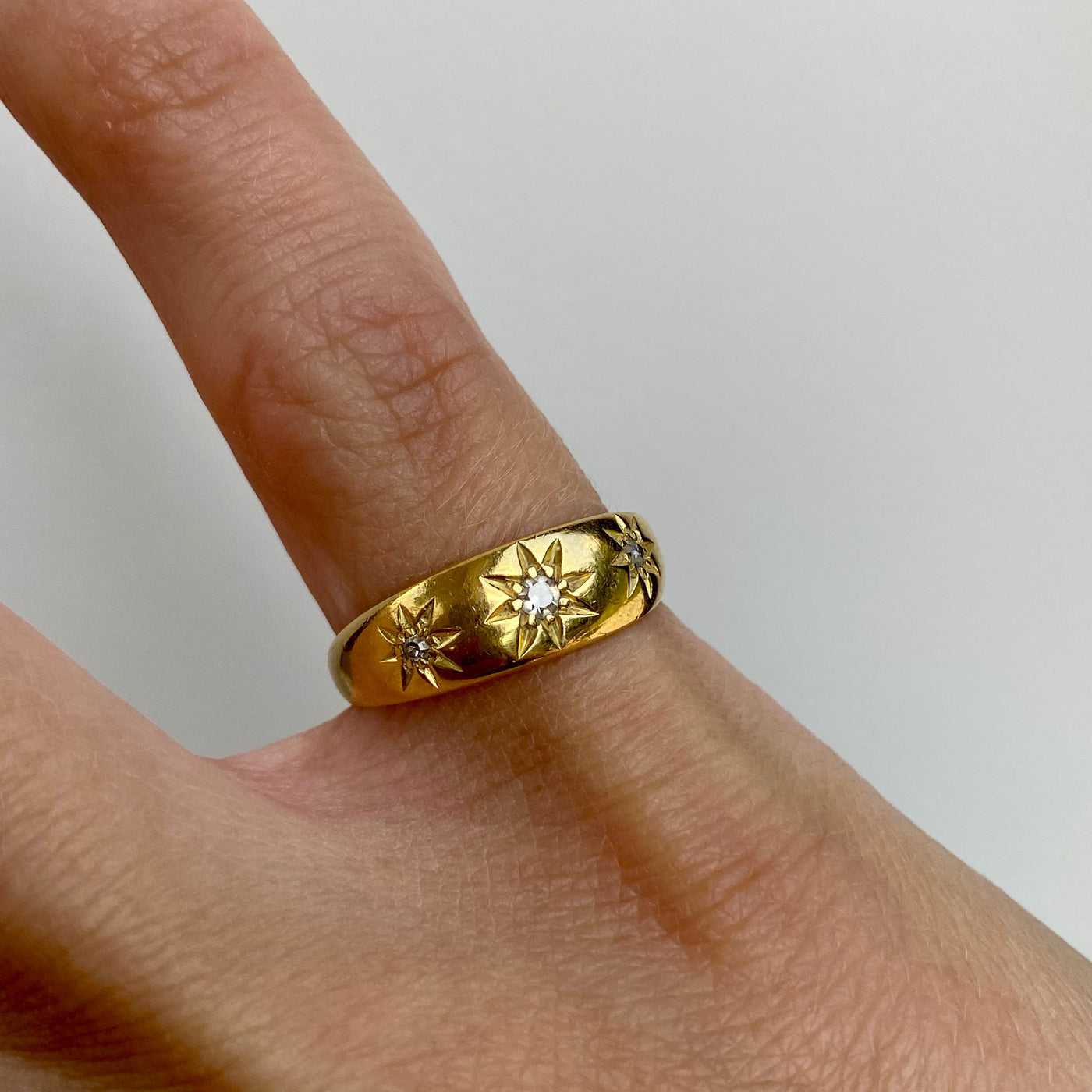 18ct Gold Antique Trio Diamond Starburst Ring