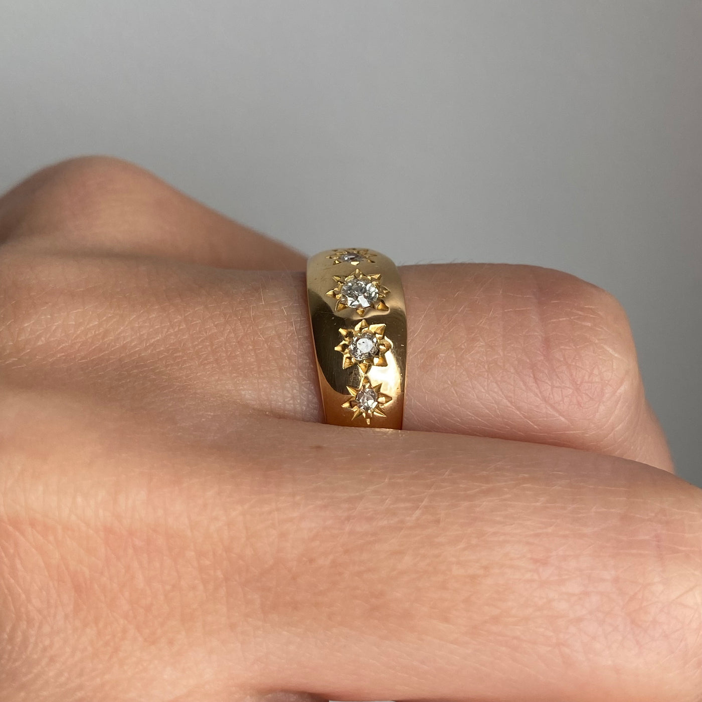 18ct Gold Antique Five Diamond Starburst Ring