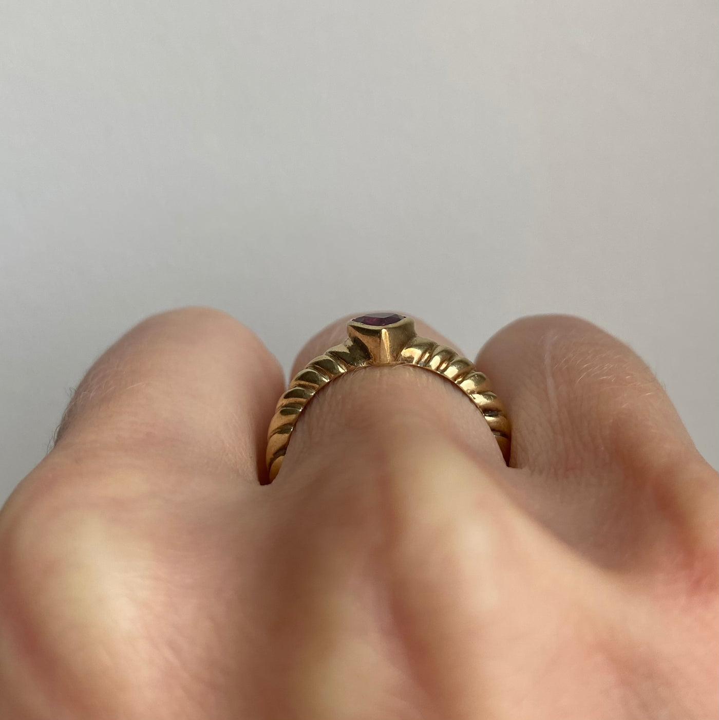 9ct Gold Garnet Heart Twist Ring