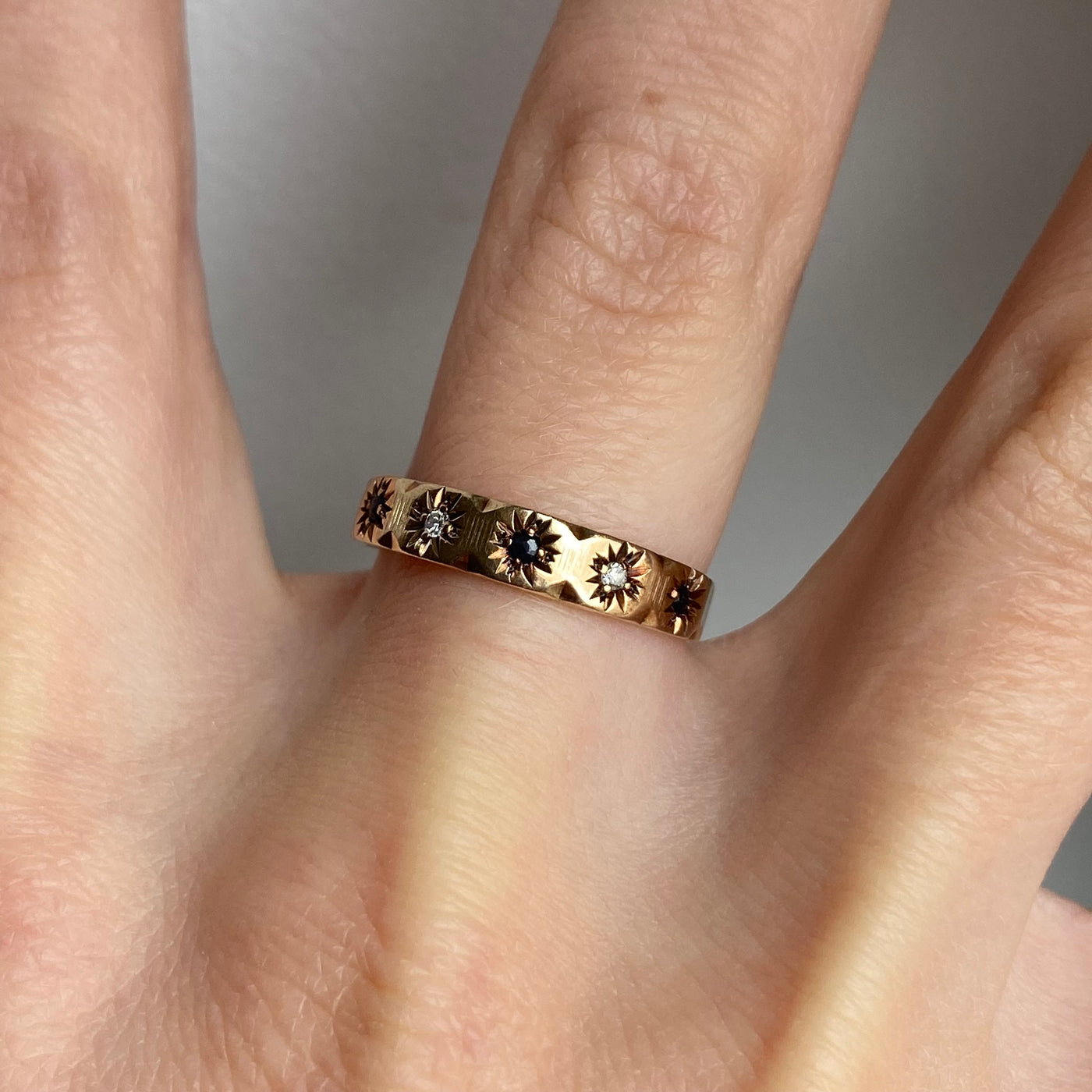 9ct Gold Diamond & Sapphire Starburst Band Ring