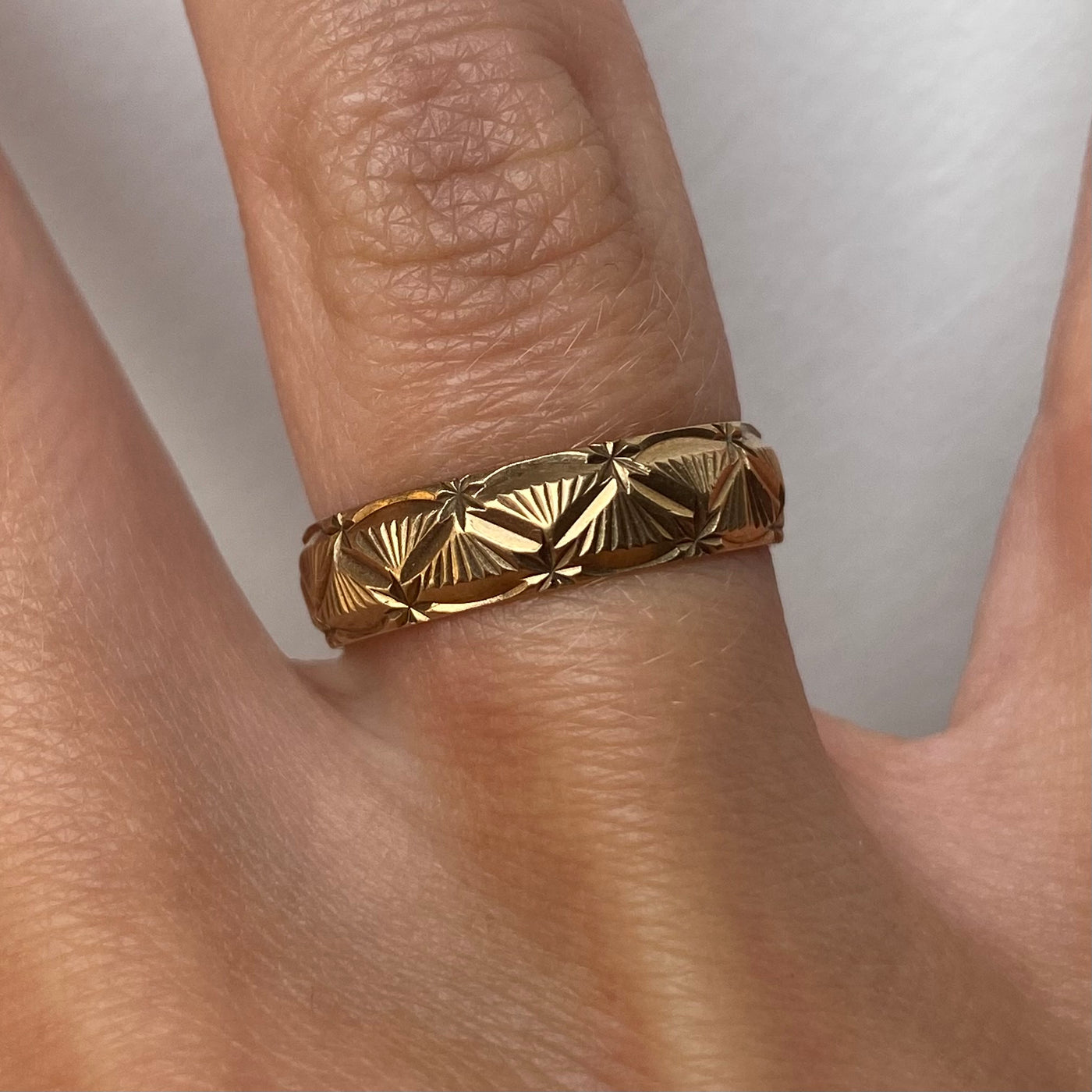 9ct Gold Starbust Fan Band Ring