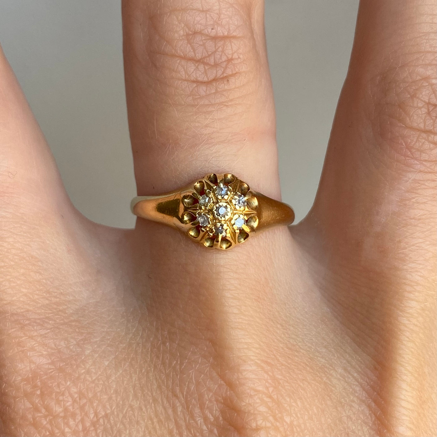 18ct Gold Diamond Daisy Cluster Ring 1918