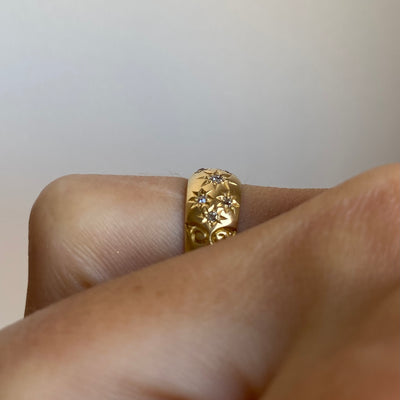 18ct Gold Scattered Starburst Diamond Ring