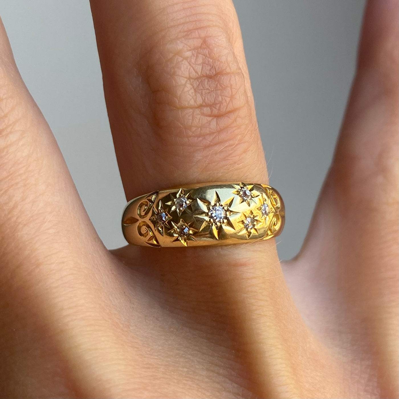 18ct Gold Scattered Starburst Diamond Ring