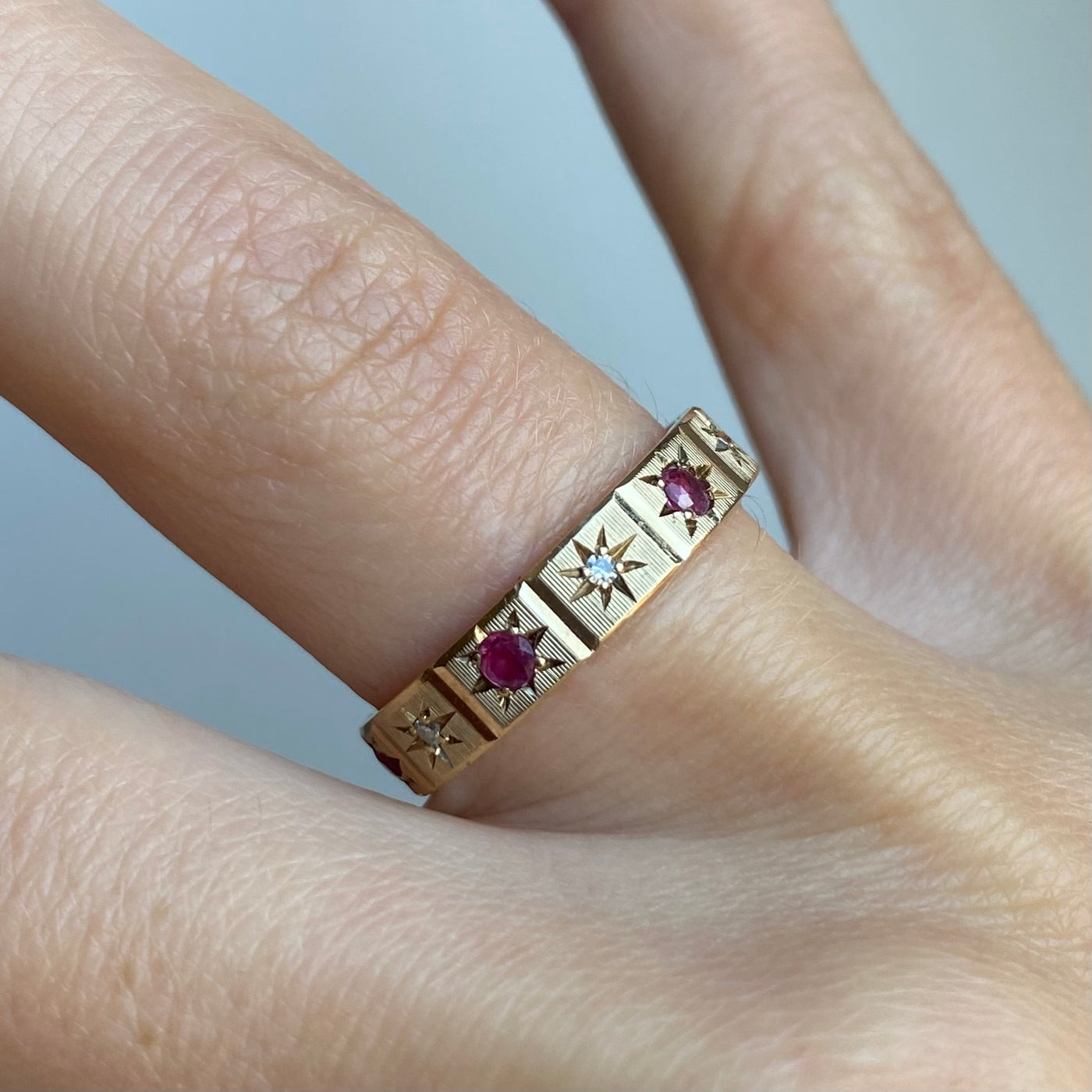 9ct Gold Diamond & Ruby Starburst Band Ring