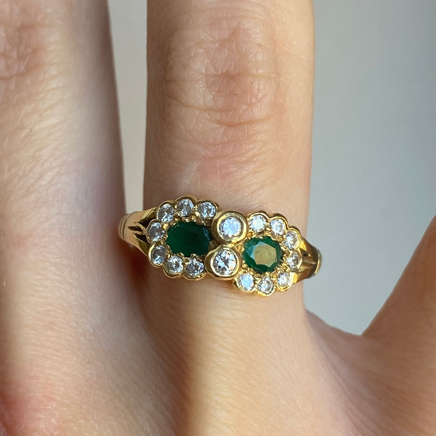 18ct Gold Diamond & Emerald Cluster Link Ring