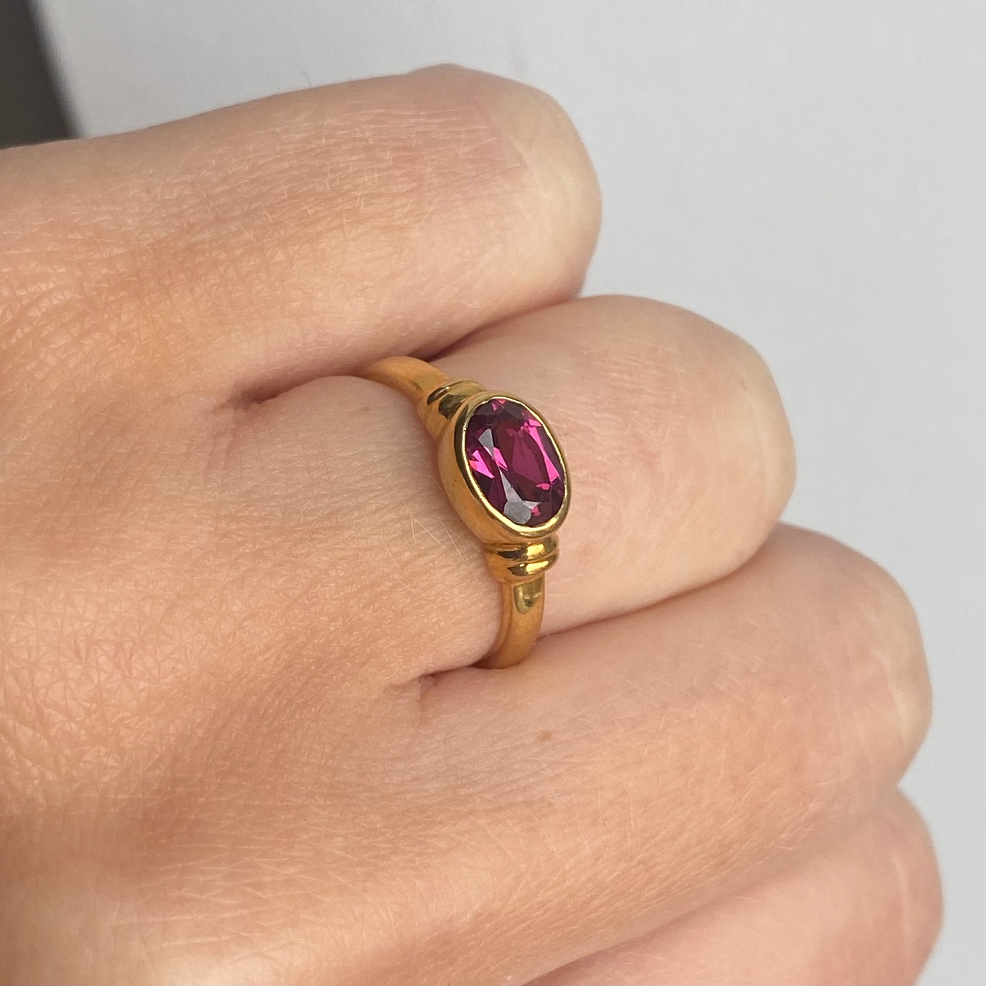 9ct Gold Oval Amethyst Ring