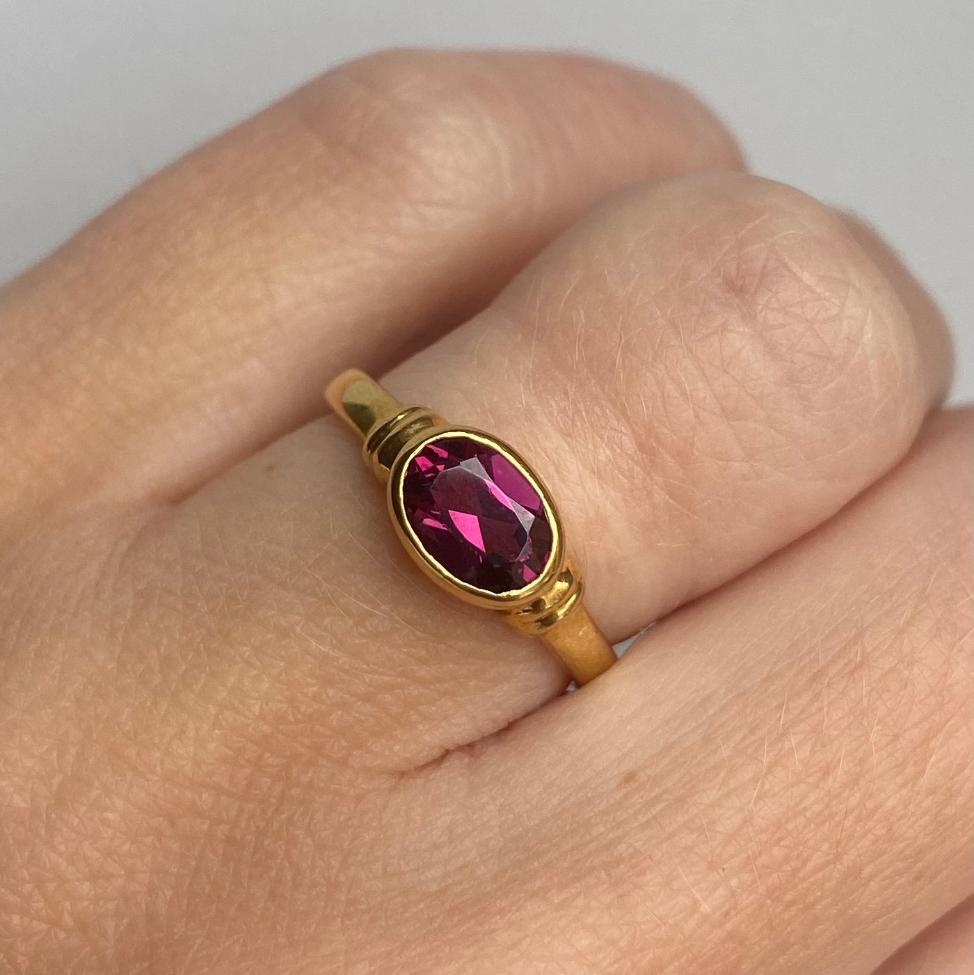 9ct Gold Oval Amethyst Ring