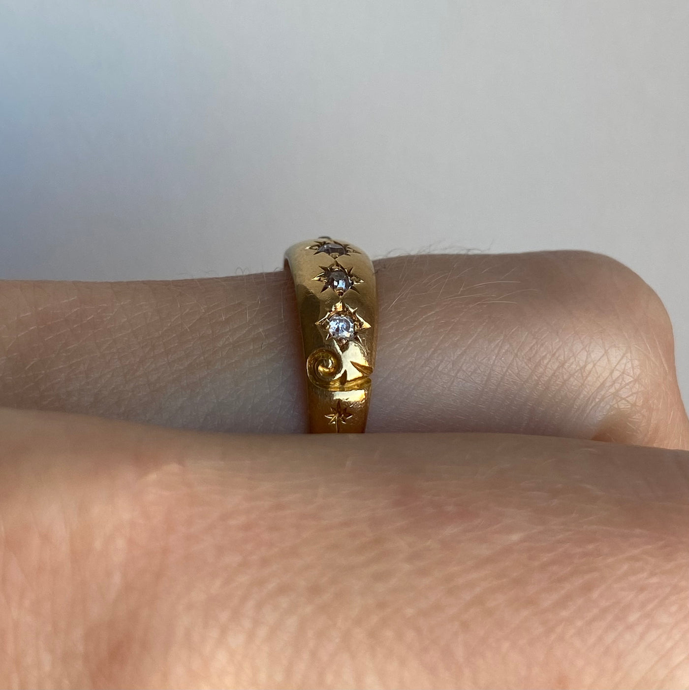 18ct Gold Victorian Five Diamond Starburst RIng