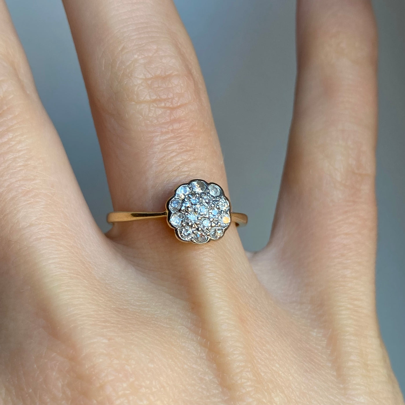 18ct Gold & Platinum Edwardian Cluster Scalloped Edge Cloud Ring