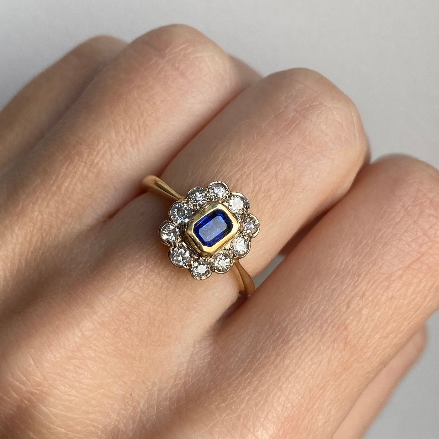 18ct Gold Emerald Cut Sapphire & Diamond Ring