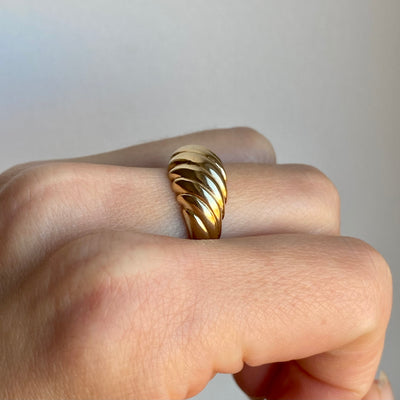 9ct Gold Croissant Ring