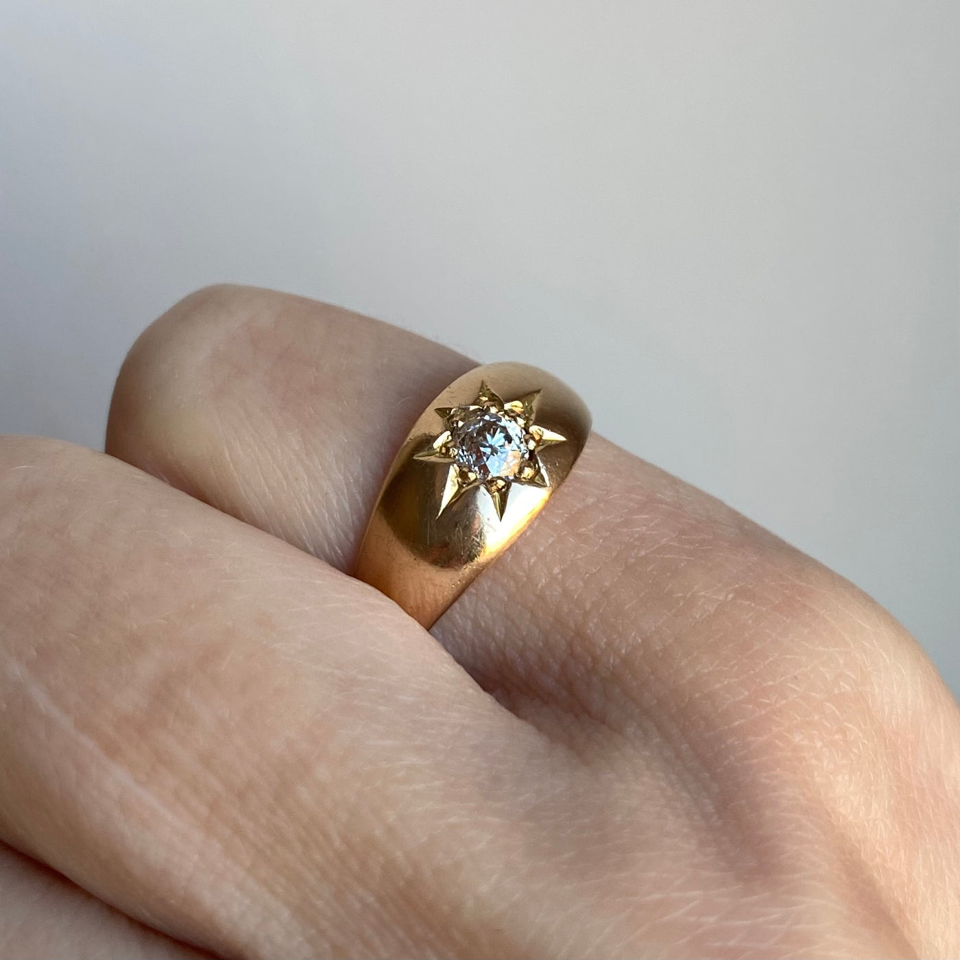 18ct Gold Antique Diamond Starburst Ring