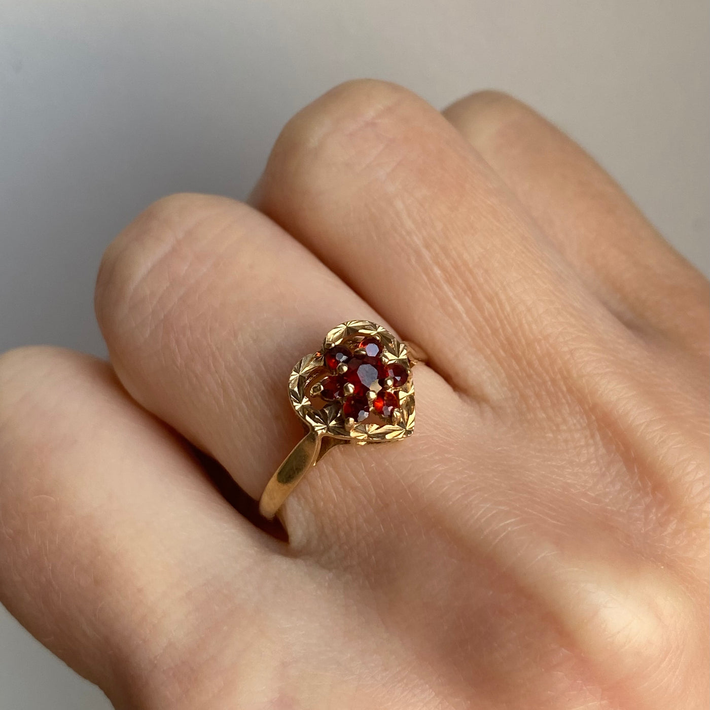 9ct Gold Garnet Cluster & Starburst Heart Halo Ring