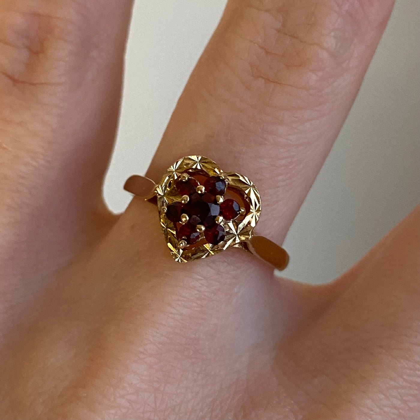 9ct Gold Garnet Cluster & Starburst Heart Halo Ring