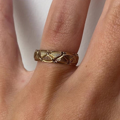 9ct Gold Starbust Fan Band Ring