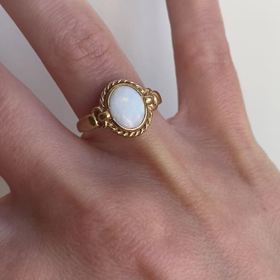 9ct Gold Oval Opal Ring