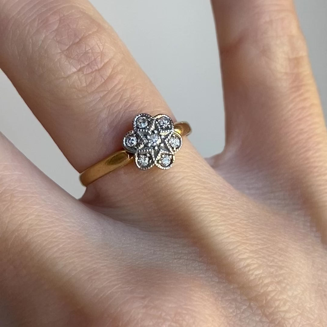 18ct Gold Diamond Daisy Star Ring