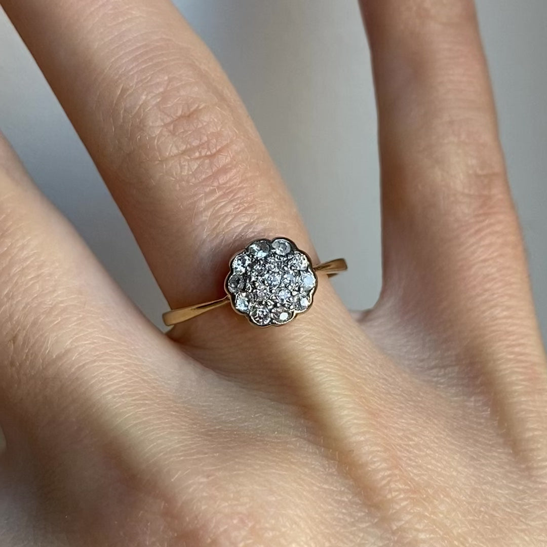 18ct Gold & Platinum Edwardian Cluster Scalloped Edge Cloud Ring