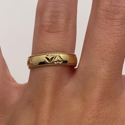 9ct Gold Paired Hearts Band Ring