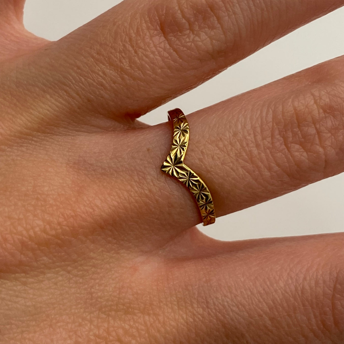 9ct Gold Starburst Wishbone Ring