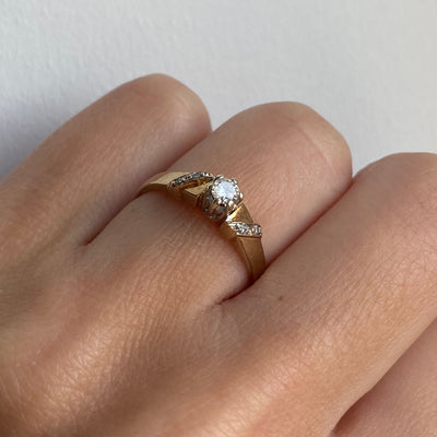 9ct Gold Diagonal Diamond Ring