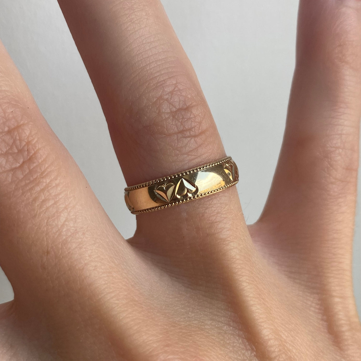 9ct Gold Paired Hearts Band Ring