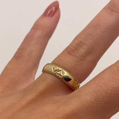 9ct Gold Paired Hearts Band Ring