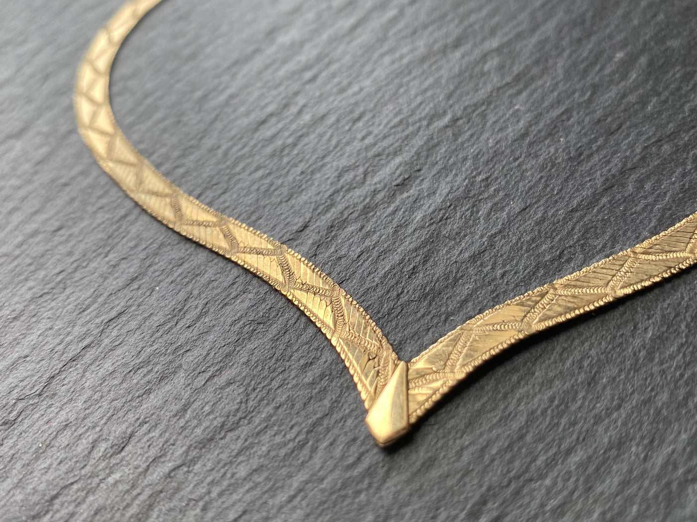 9ct 2 Colour Gold 6 Plait Textured Herringbone Necklace 5.30mm Wide 16