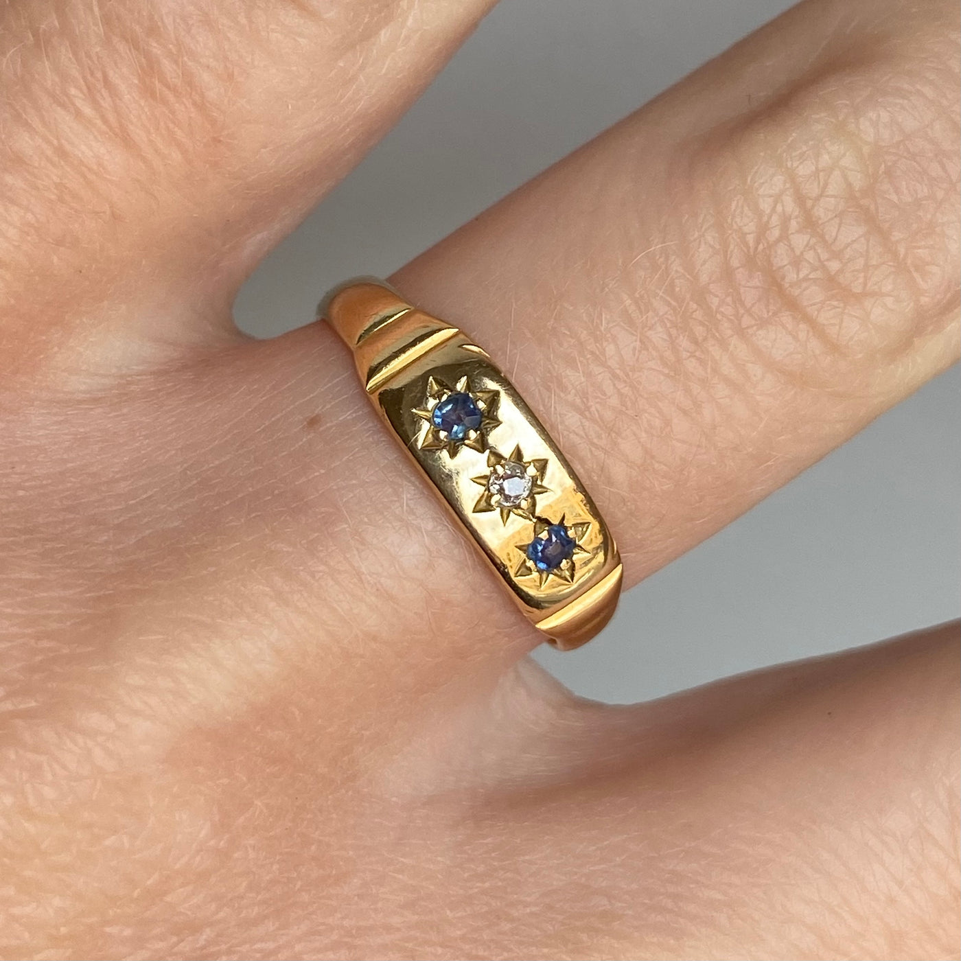 18ct Gold Sapphire & Diamond Starburst Ring